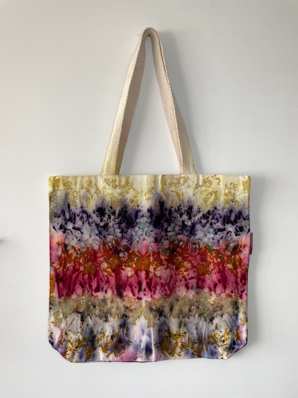 Ecoteñido con plantas y flores mexicanas en totebags